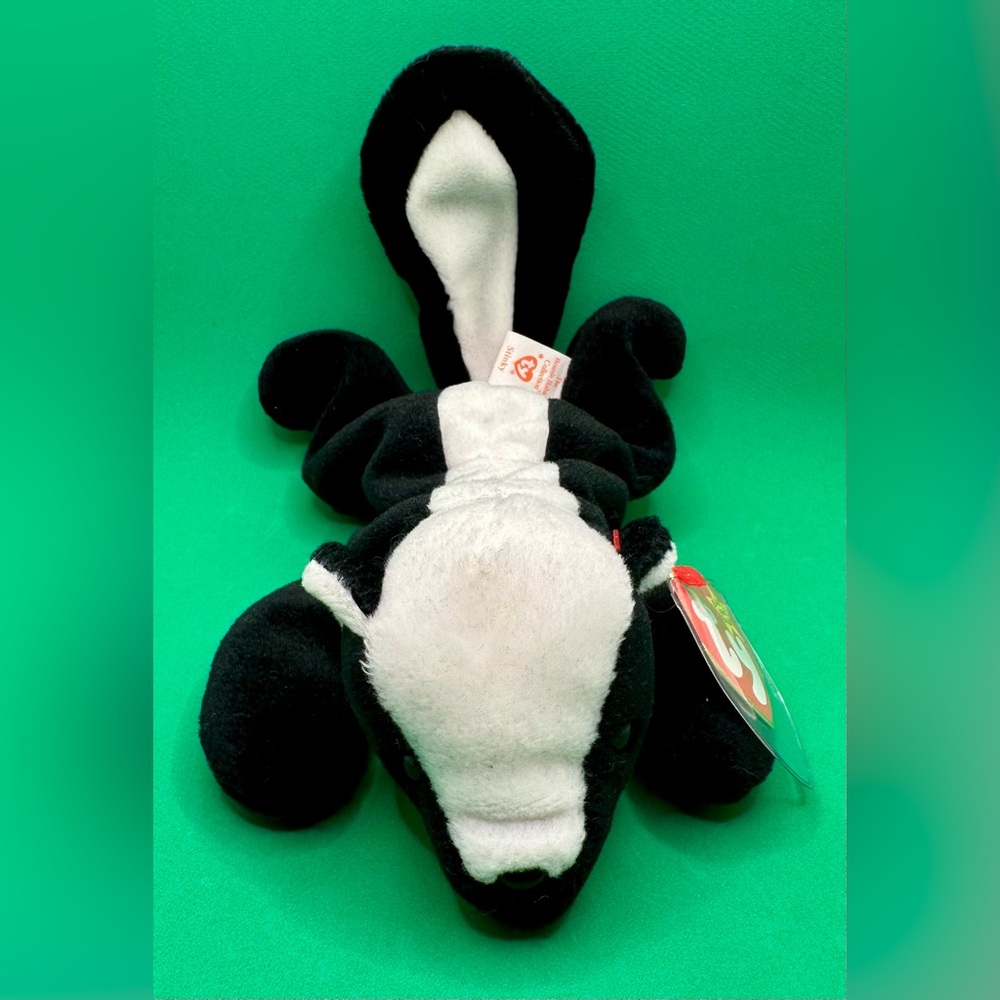 Ty Beanie Babies | Stinky The Skunk | 4th Gen Hand Tag | 02/13/1995)